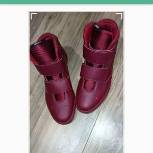 Nike Casual Shoe (Rare To Find)